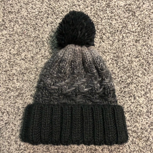 🌸4/$20🌸Adidas Gray Beanie NWOT - Picture 2 of 3